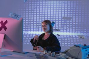 woman stealing money through computer