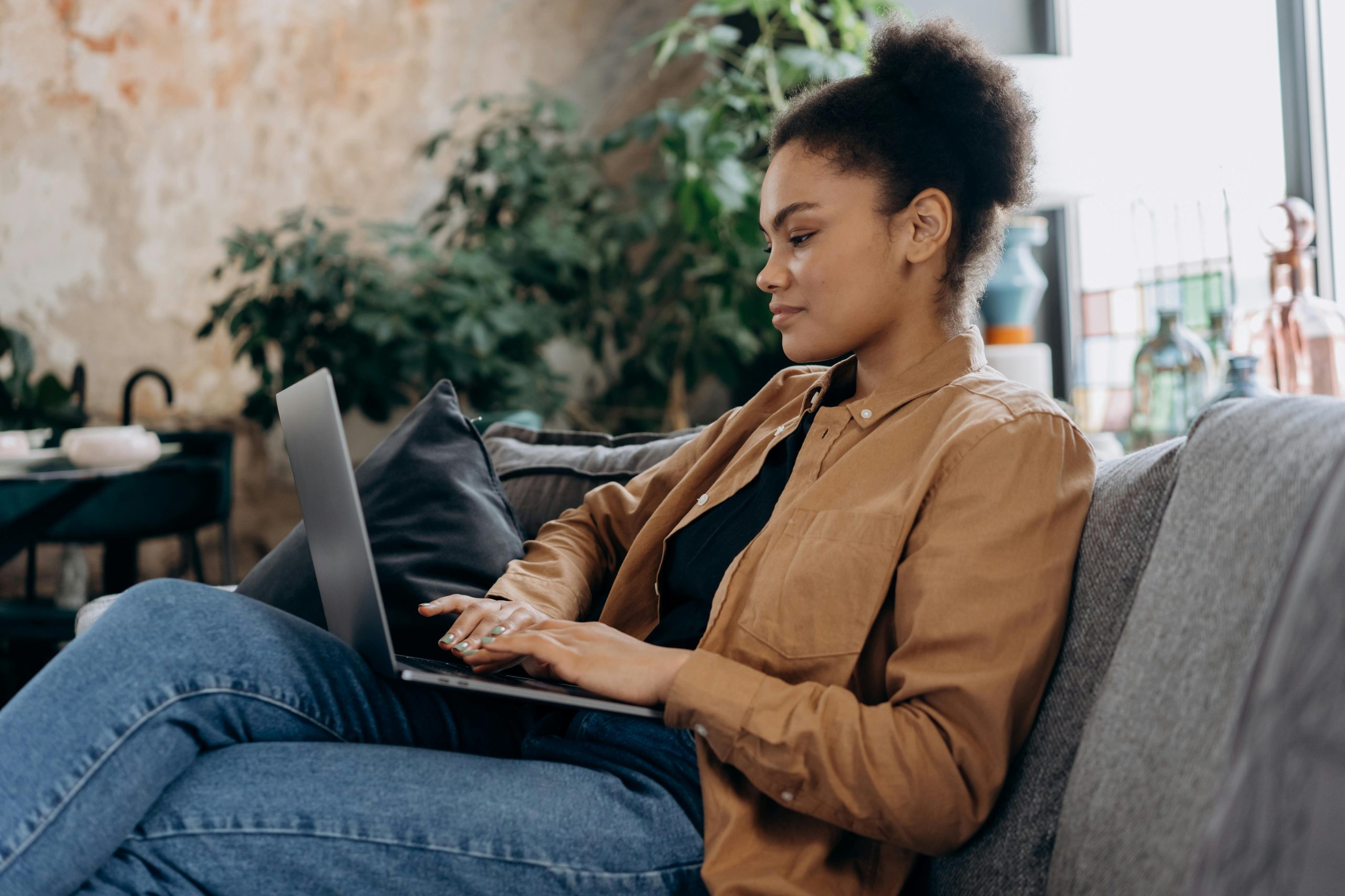 woman on couch with laptop